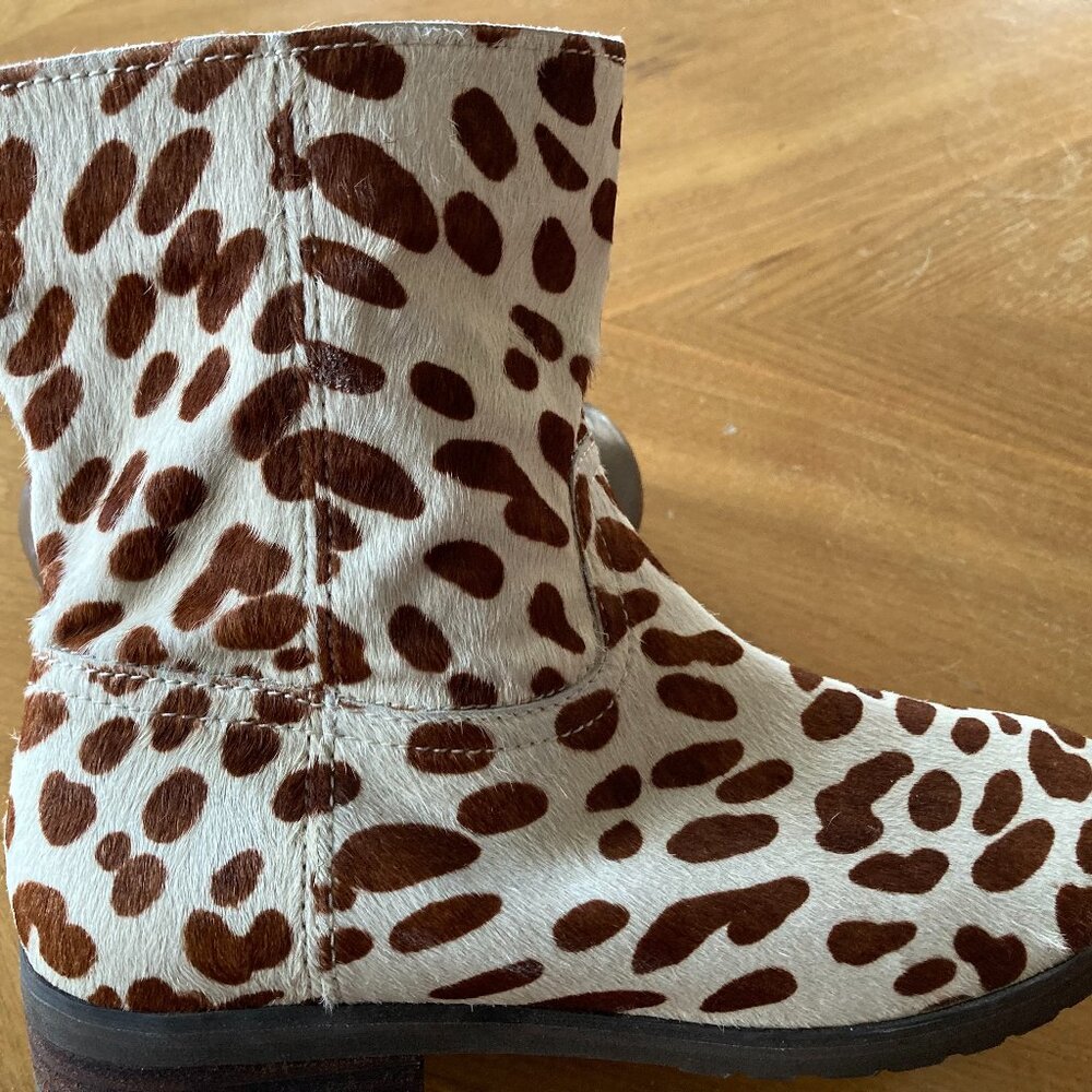 women's size 6 children's size 5 giraffe boots real calf hair worn twice EUC